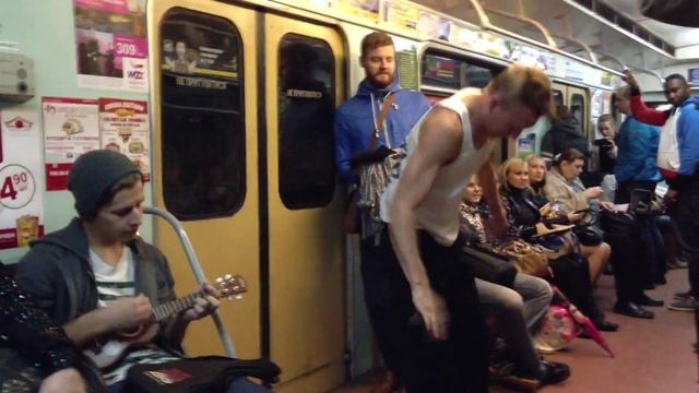 Перформанс в метро. Русич и люди. смотреть онлайн