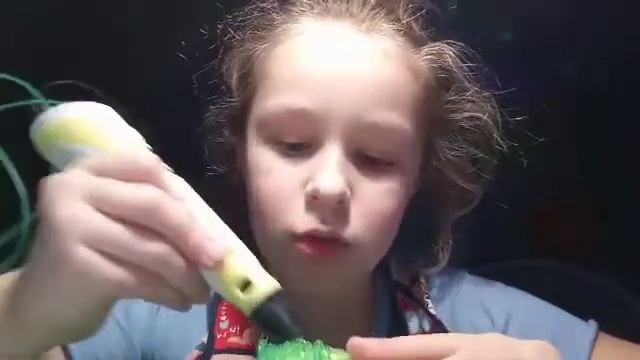 КСЮША УЧИТ ПОЛЬЗОВАТЬСЯ 3-Д РУЧКОЙ !!! 3D ручка)) смотреть онлайн