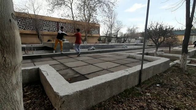 ДИКАЯ ТРЕНИРОВКА ПО ГОРОДУ |ЧУТЬ НЕ СЛОМАЛ НОГУ смотреть онлайн