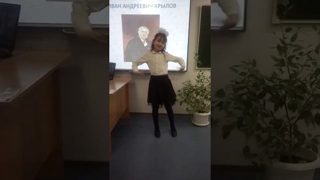 Страна читающая — Амина Янбулганова читает произведение «Мартышка и очки» И. А. Крылова смотреть онлайн