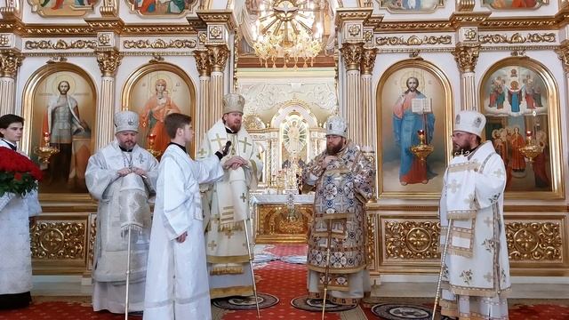 Митрополит Игнатий совершил Божественную литургию в Покровском соборе г. Саратова (21.08.2021) смотреть онлайн