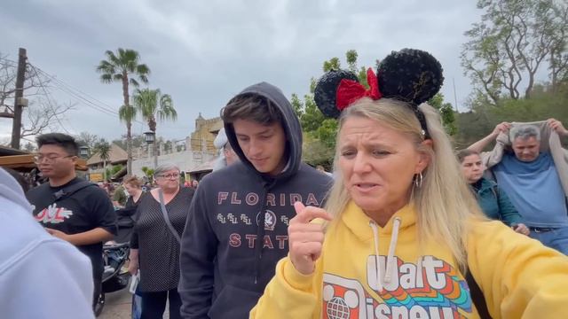 Disney's Animal Kingdom: Our Favorite Ride, Restaurant and Show + Disney's Secret Train смотреть онлайн