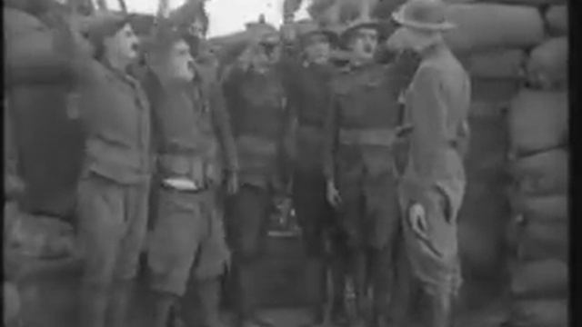 Charlie Chaplin- Shoulder Arms (1918)- Legendado