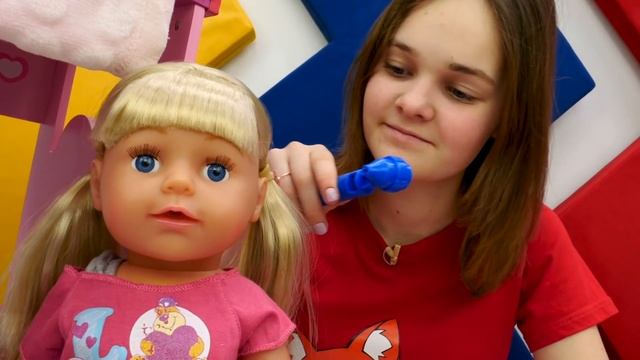 Новое видео с куклами БЕБИ БОН – Кормим и лечим Эмили Как Мама! - Игры для девочек. смотреть онлайн
