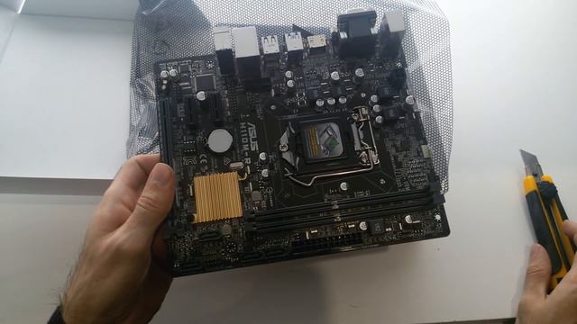 Материнская плата ASUS H110M-R/C/SI смотреть онлайн