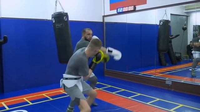 КТО ТАКОЙ - ХАМЗАТ МАЭСТРО!? / Криминальное прошлое бойца Hardcore смотреть онлайн