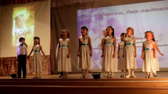 Раз ладошка, два ладошка, я пока что не звезда смотреть онлайн