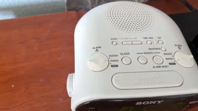 SONY ALARM CLOCK: HOW TO SETUP THE ALARM смотреть онлайн