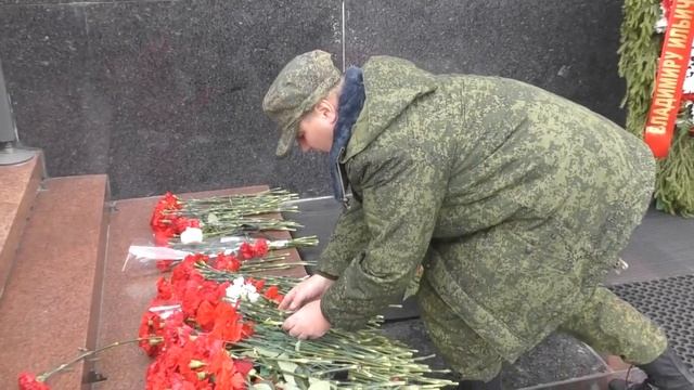 Московские коммунисты КПКР провели торжественное возложение в 152 годовщину Дня рождения В.И.Ленина смотреть онлайн