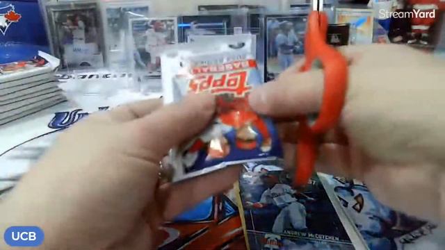 HOLY WOW!!!! 1 in 140 Cases! What a Hit! 2020 Topps Series 1 Keeps on Giving! смотреть онлайн