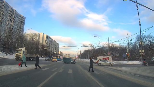 Сразу 3 водятла проехали на красный смотреть онлайн