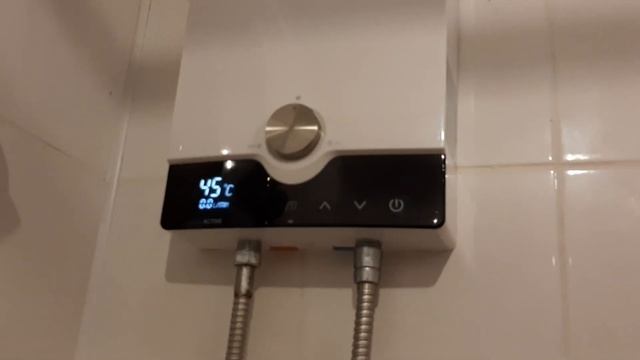 Проточний водонагрівач Electrolux NPX 8 Flow Active смотреть онлайн