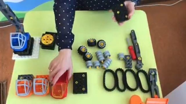 Видео инструкция для детей ЛЕГО конструирование "Строители" смотреть онлайн