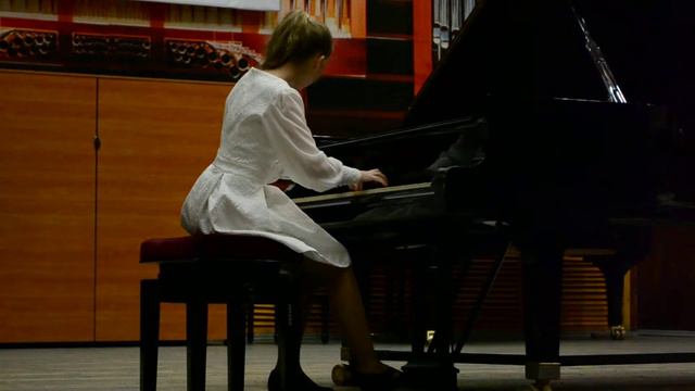 Й. Гайдн Соната №49 ми-бемоль мажор смотреть онлайн