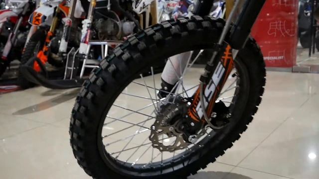 Кроссовый мотоцикл BSE Z1 150e 19/16 смотреть онлайн