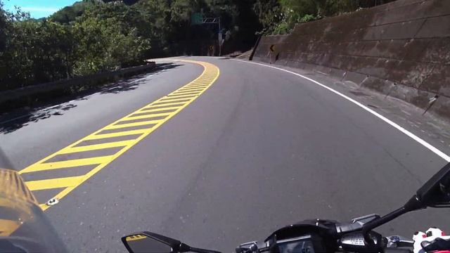 Владелец Yamaha MT-09 пробует Kawasaki Z900 смотреть онлайн