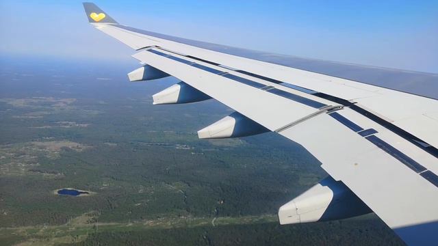 Airbus 330-300 landing at Arlanda from Seat 36A смотреть онлайн