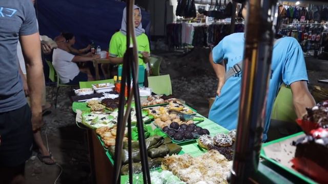 Street Food in the Gili Islands MASSIVE SEAFOOD BBQ!! Gili Trawangan Indonesia