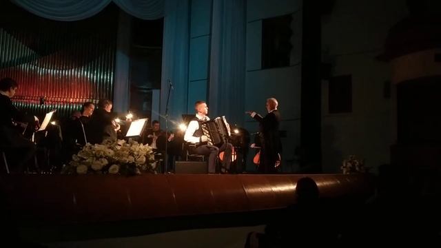 A. Piazzolla - OBLIVION | Камерный оркестр Беларуси (дирижёр В. Бортновский, соло М. Волчков) смотреть онлайн
