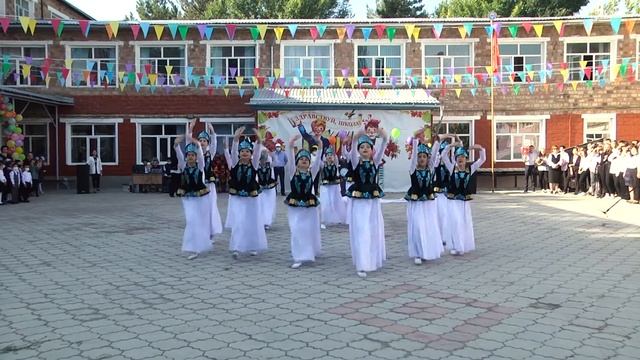 Кыргызский танец "Ала-Арча". Танцевальный коллектив "Арабеск" под руководством Тхя О.Г. смотреть онлайн