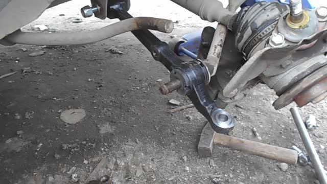 Замена рычага передней подвески ВАЗ 1118 Лада Калина 2009г смотреть онлайн