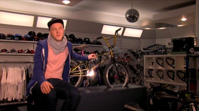 Reportage: "BMX Flatland - Interview mit John Krämer" смотреть онлайн