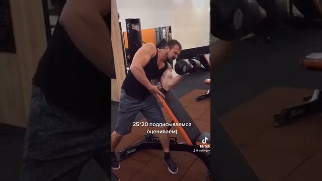 Как накачать бицепс Бицепс с гантелей 25 кг на 20 раз #short #shortvideo #sports #shortsvideo смотреть онлайн