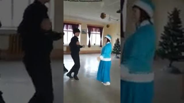 Снегурочка танцует дагестанский танец смотреть онлайн