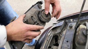 Замена лампы ближнего дальнего света Toyota Carina