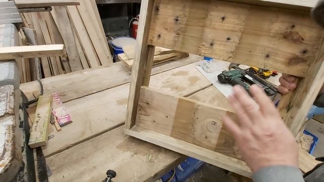 Бюджетная пасека. Изготовление полного комплекта улья. (Дно улья). Часть 2 смотреть онлайн