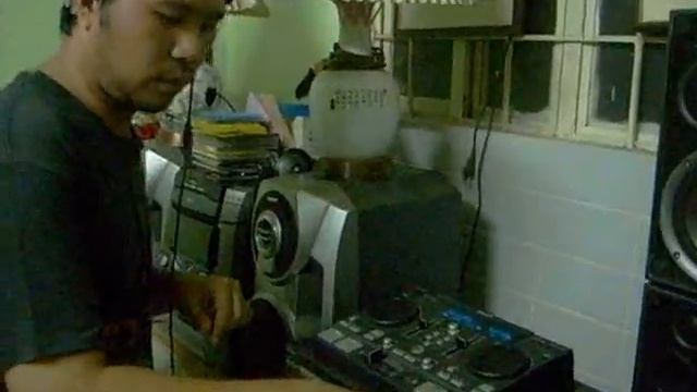 Arnel Alzona Jr. a.k.a D.j agent oracle смотреть онлайн