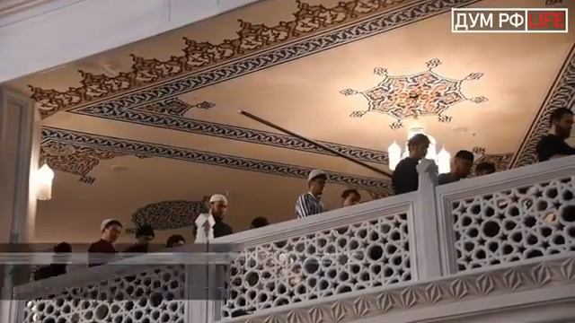 Кори Сиратулло Рамадан 2022. Таравих в Московской Соборной мечети смотреть онлайн