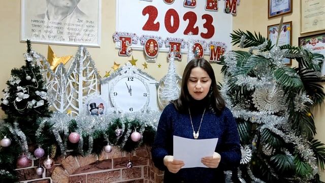 Елена Калинская читает авторское стихотворение "К нам приходит новый год". смотреть онлайн