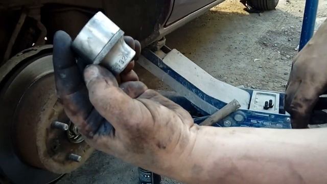 Замена заднего ступичного подшипника на Mitsubishi Space Wagon смотреть онлайн