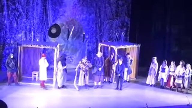 Фрагмент представления "Обручение" в "Новом театре" смотреть онлайн