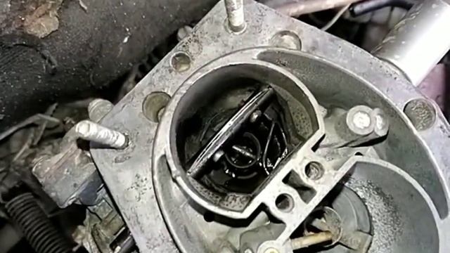 Почему капает бензин из диффузора на холостых. смотреть онлайн