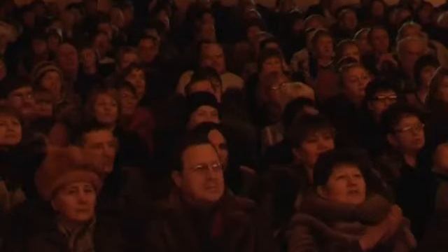На сцене ТЦ 'Родина' выступила легендарная группа 'Алые маки' Февраль 2013 год. смотреть онлайн
