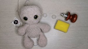 Как закрепить безопасные глаза на игрушке