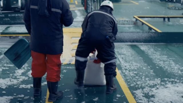 Плавание в холодных регионах смотреть онлайн
