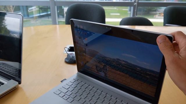 SurfaceBook screen can crack from closing the lid смотреть онлайн