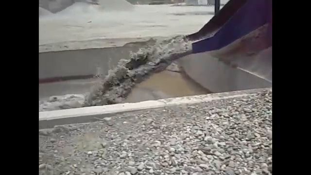 Перекачка песчано-гравийной смеси насосом DRAGFLOW HY300 + EXHY35. Надежно и эффективно. смотреть онлайн
