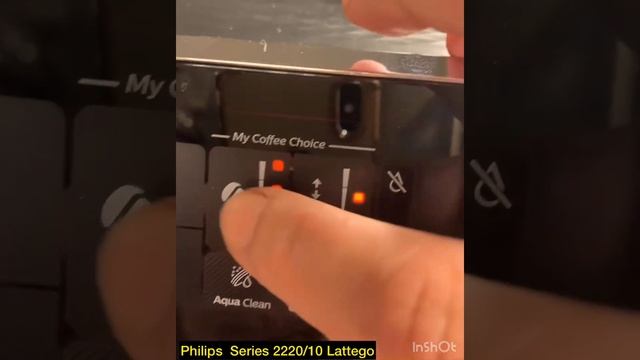 CHEF ZAM BREWS A DELICIOUS CAPPUCCINO WITH PHILIPS EP2220/10 LATTEGO COFFEE MAKER смотреть онлайн