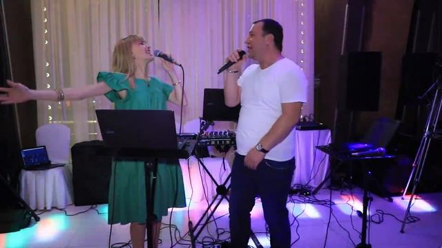 Ирина Абраамян и Арам Хачатрян букет из белых роз смотреть онлайн