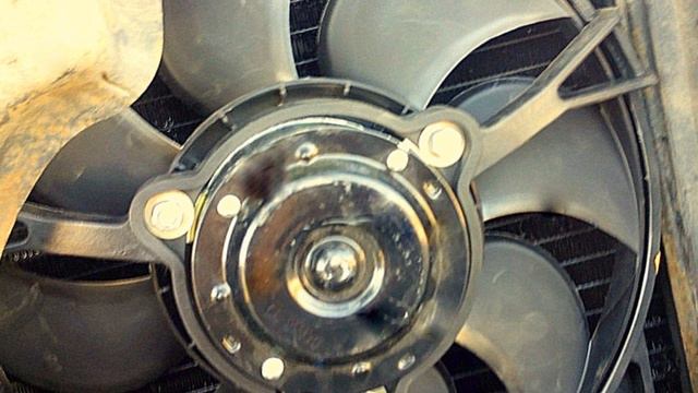 Двигатель не прогревается и постоянно крутит вентилятор охлаждения