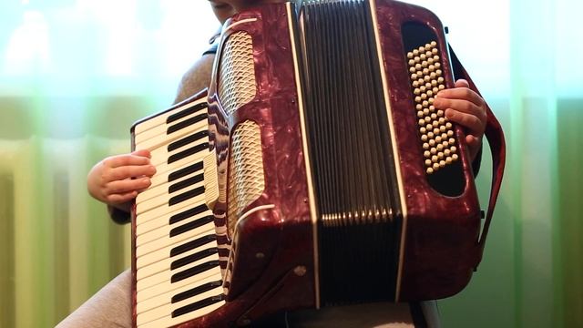 Гамма До мажор на аккордеоне (правой рукой). Gamma C Major. Учим ноты До Ре Ми Фа Соль Ля Си. смотреть онлайн