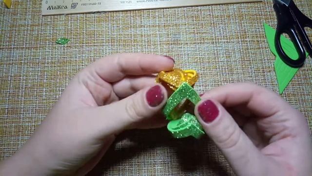 Елочные игрушки своими руками. Игрушки на елку. Новогодние украшения. Новогодние игрушки. Из фома. смотреть онлайн