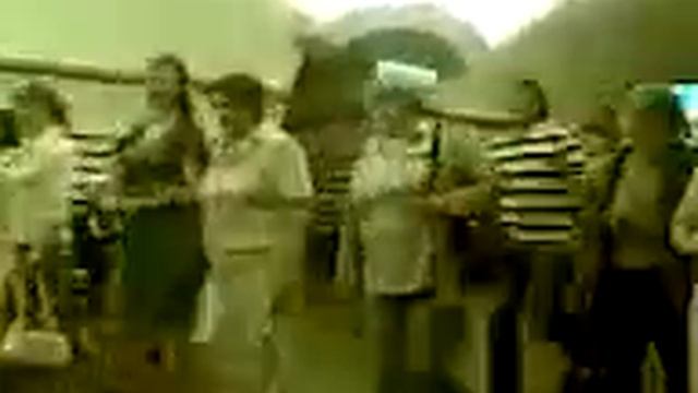 С-Петербург. Метро "Невский проспект".Люди. смотреть онлайн