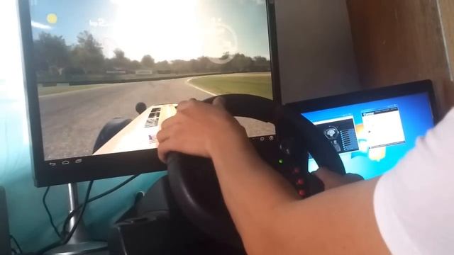 Real Racing 3 on Bluestacks using steering wheel смотреть онлайн