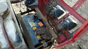 Установка нового аккумулятора.  Бюджетный аккумулятор для минитрактора.