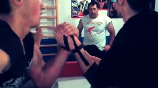 Армрестлинг ( Кочкаров/Джанибеков) смотреть онлайн